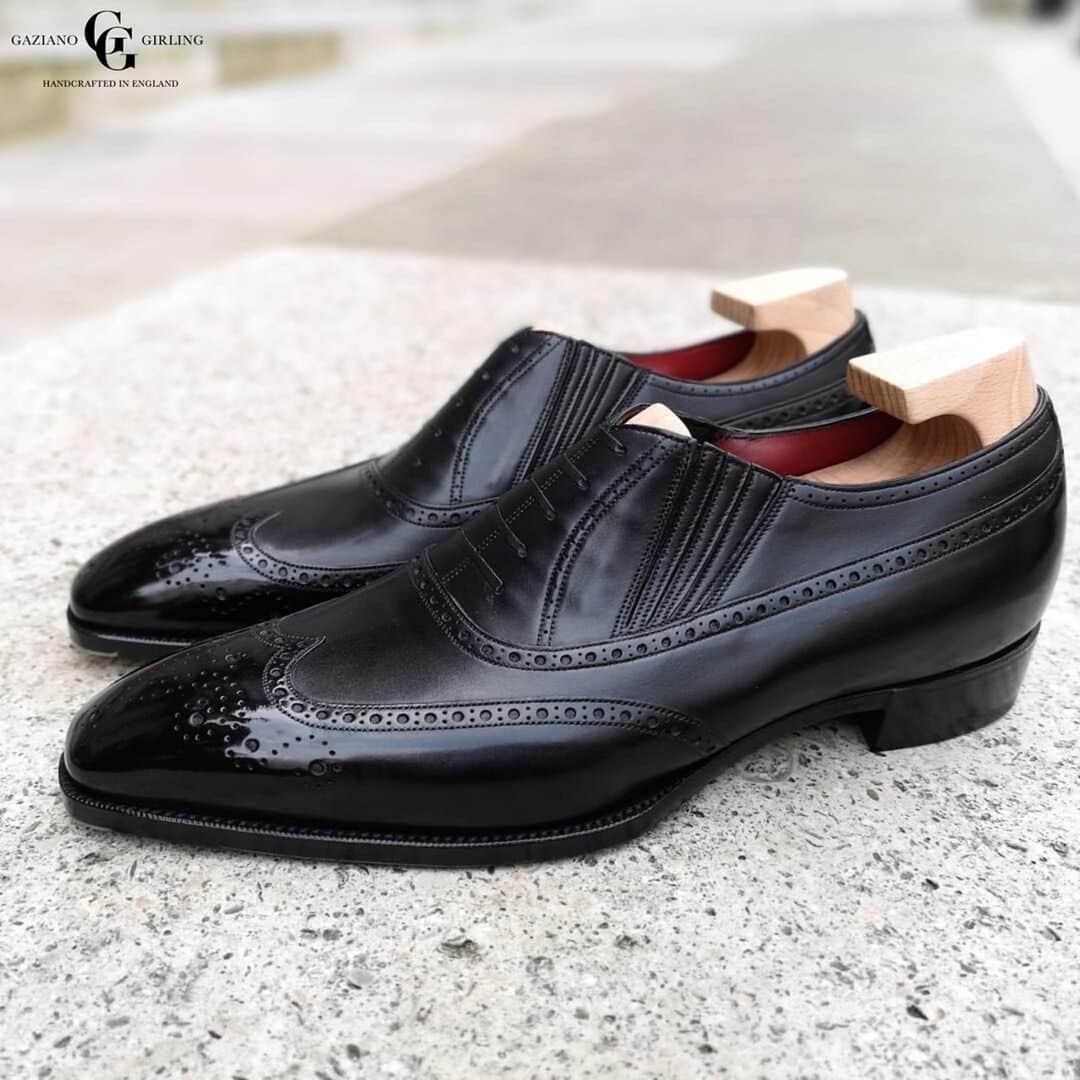 ガジアーノ&ガーリングのインスタグラム：「The Dorchester’s sleek balmoral line will always make it a very sophisticated piece of footwear, seen here made to order in black calf on the Square Deco last. . . . . . . . . . #menstyle #classicshoes #elegantshoes #handwelted #handmadeshoes #classicfootwear #stylish #shoemaker #mensfootwear #bespokemakers #fashion #brspokemakers #bespokeshoes #mensfashion #madeinengalnd  #mensshoes #menswear #shoesoftheday #shoestagram #shoestyle  #shoes」