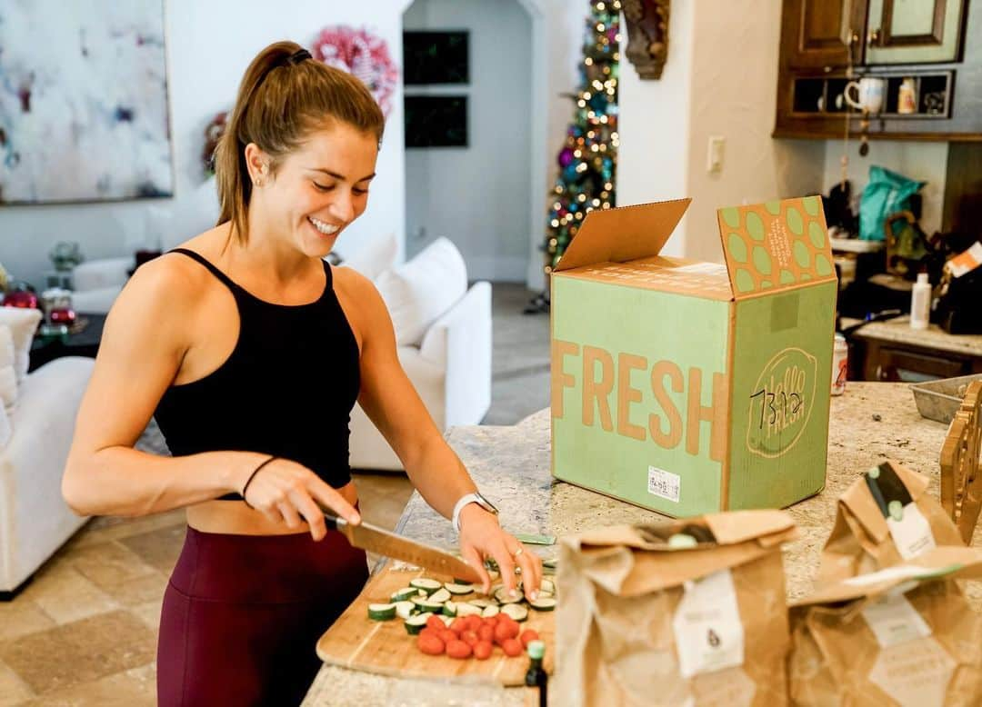 キャシディ・クックさんのインスタグラム写真 - (キャシディ・クックInstagram)「For the past 2 years, I’ve been using @hellofresh meal kits to fuel myself through training!   Being an athlete, time management is key. Hello fresh saves me time by letting me skip those trips to the grocery store and makes home cooking fun, easy and delicious!  If y’all wanna try it out, you can use my code KASSIDYCOOK80 to get $80 off across 5 boxes including free shipping on your first box! Additional restrictions apply, visit the link in my bio for more details! #hellofreshpartner」1月22日 3時25分 - kassidycook13