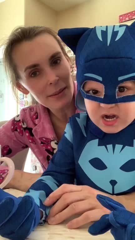 ターニャ・テイトのインスタグラム：「Join me and Ozzie for breakfast」