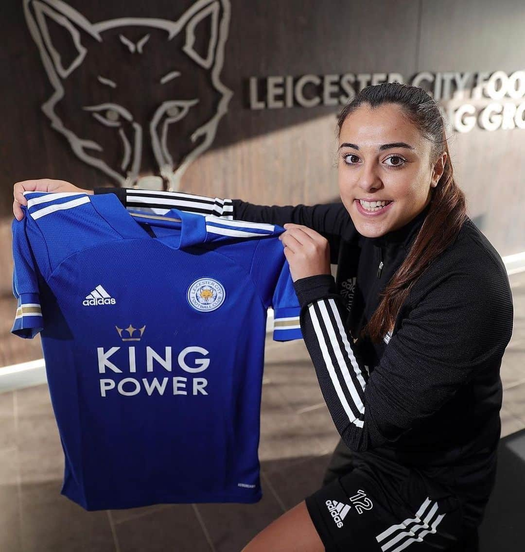 レスター・シティFCさんのインスタグラム写真 - (レスター・シティFCInstagram)「Welcome to the Foxes, Charlotte Fleming! 😀  Regram - @lcfcwomen: LCFC Women have completed the signing of midfielder Charlotte Fleming from Chelsea Women 🦊📝  #lcfc」1月22日 4時10分 - lcfc