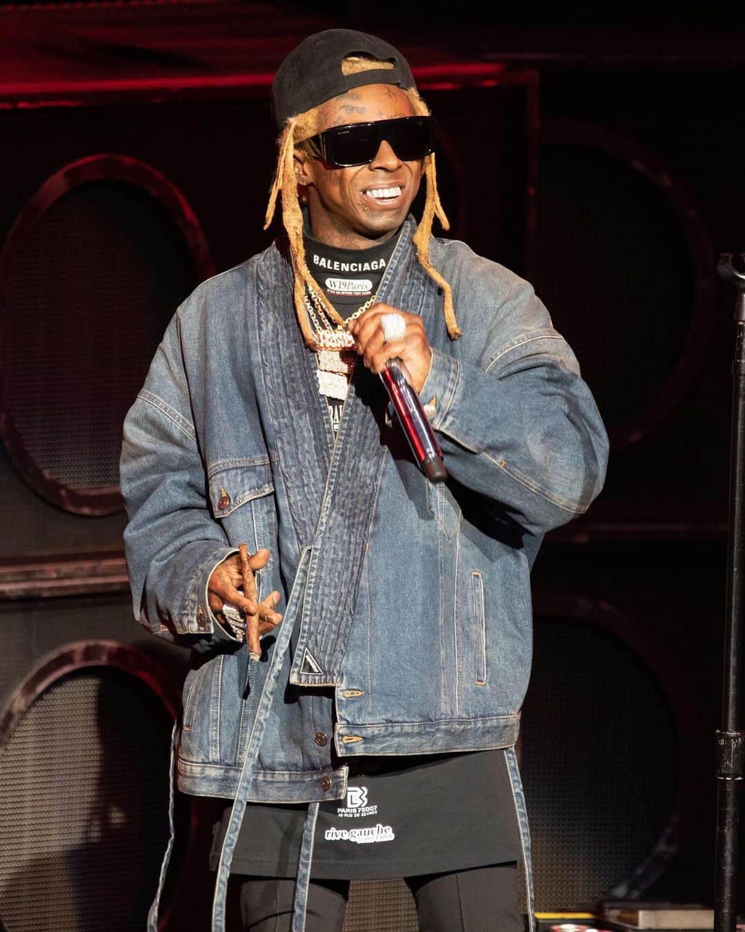 E! Onlineさんのインスタグラム写真 - (E! OnlineInstagram)「ICYMI, former President Trump granted last-minute pardons to a lengthy list of people prior to yesterday's inauguration. Lil Wayne was on the list, and #TigerKing star Joe Exotic—to his surprise—was not. Link in bio. (📷: Shutterstock)」1月22日 4時31分 - enews