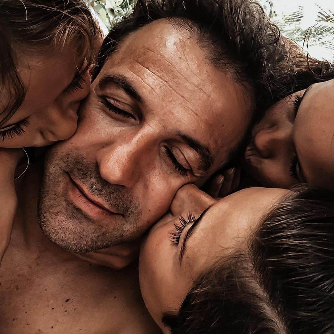 アレッサンドロ・デル・ピエロのインスタグラム：「Gιorᥒᥲtᥲ moᥒdιᥲᥣᥱ dᥱgᥣι ᥲbbrᥲᥴᥴι ❤️...E aᥒᥴhᥱ dᥱι bᥲᥴι !!!  #amorepuro」
