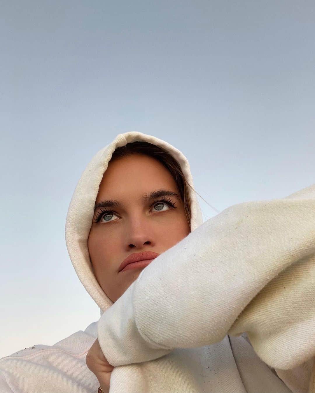 ストーミ・ヘンレイのインスタグラム：「Any new music suggestions? I need a pick me up ⬆️」