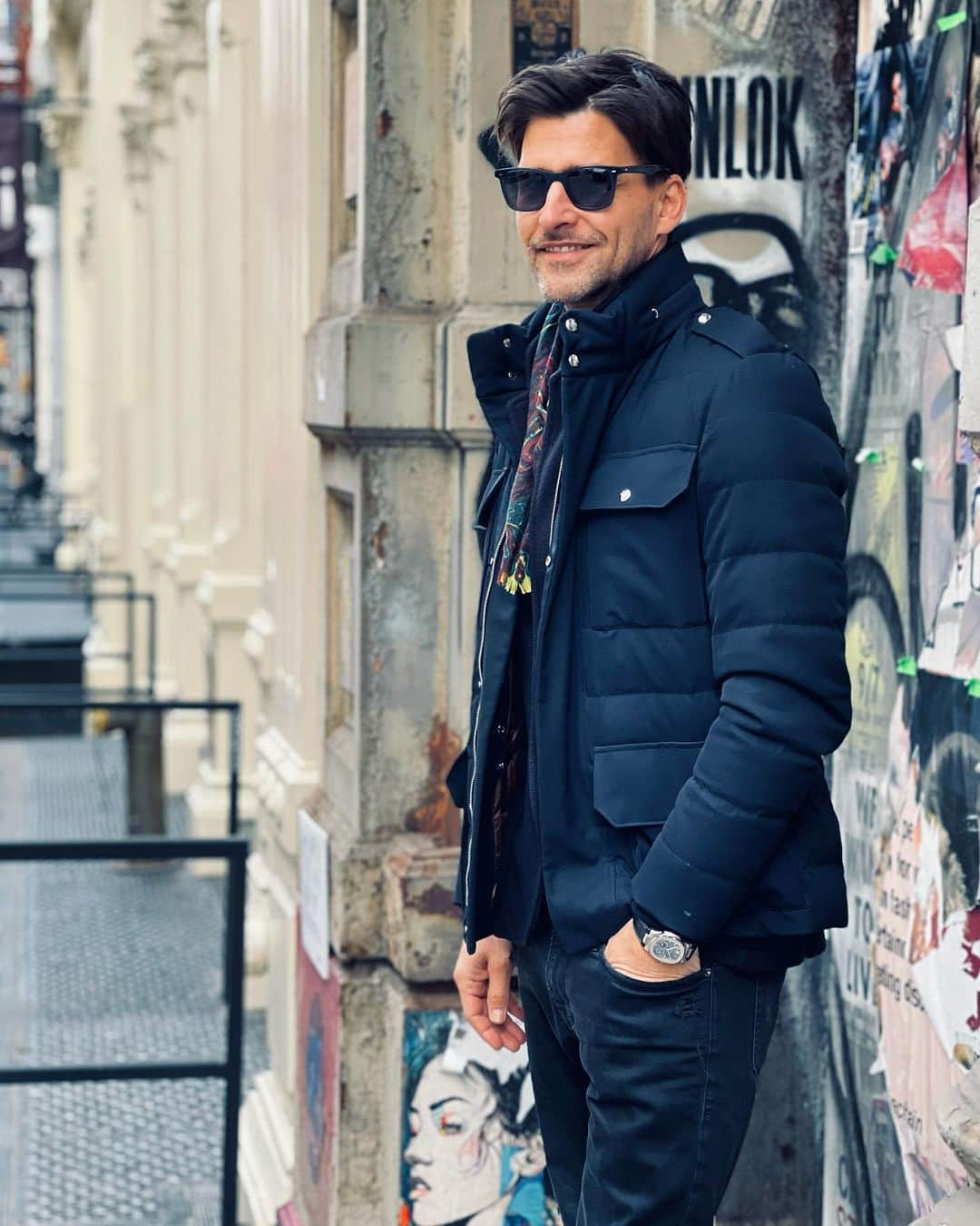 ヨハネス・ヒューブルさんのインスタグラム写真 - (ヨハネス・ヒューブルInstagram)「SoHo walls remind me of Berlin 🖤 temperatures too 🧊」1月22日 4時50分 - johanneshuebl