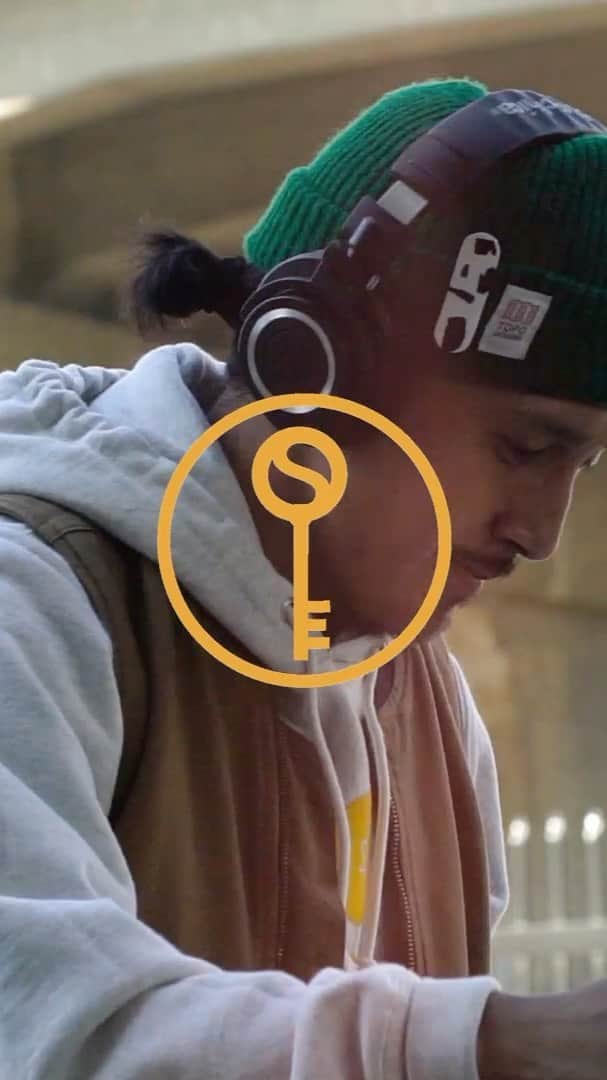 ショーン・エバリストのインスタグラム：「The next round of my @_selfexplore_ program is open for applications🗝🚪 Due by the end of January. Space is limited and spots are filling up. Link in my bio to apply and find out more information. Share with a friend who you think would benefit from this. Appreciate you all for your support 🙏🏽🙇🏻‍♂️🧡  Creative Direction by @shaunevaristo  Filmed, photographed and edited by @fdmedia_  Graphic Design by @katheahn  Program supported by @legacyentgroup @movement.lifestyle   Featuring Self Explorers: @niko.seed @ernsanjose @__saravictoria @jada_who_ @wuushin @comfycarl @stefy_ft @jonny_cohen @misserikita @ant_boun @eri_chikusa @christbob_phu @silapoecharukesnant @hayleybochner @xander_aguilar   Music by Flume. I do not own the rights to this song, music for promotional use only.」