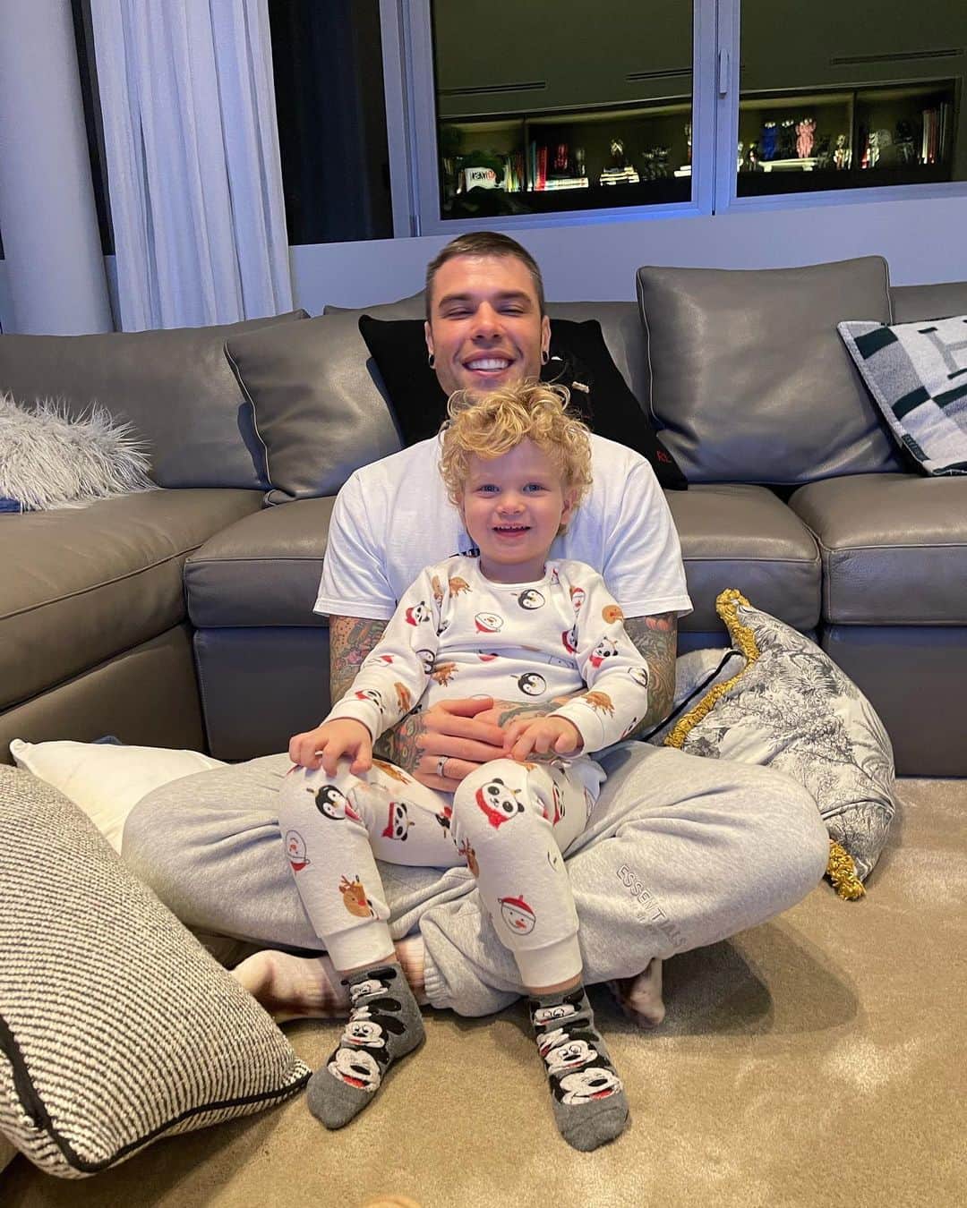 フェデスのインスタグラム：「🦁」