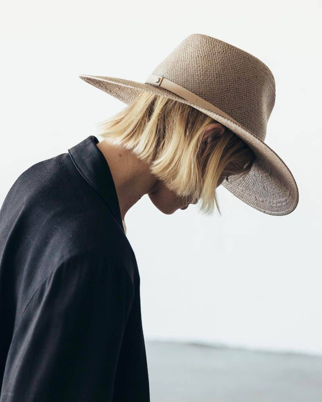 JanessaLeoneのインスタグラム：「VALENTINE ____ Packable straw designed in a muted color palette for seamless style + wear.  #janessaleone」