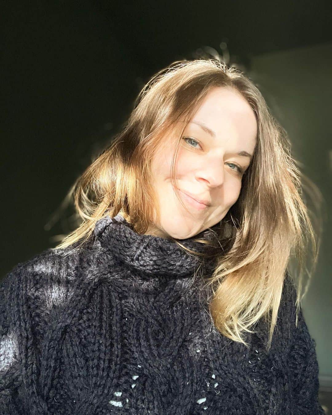ティナ・マジョリーノのインスタグラム：「It’s 66 degrees, what do you want from me?」