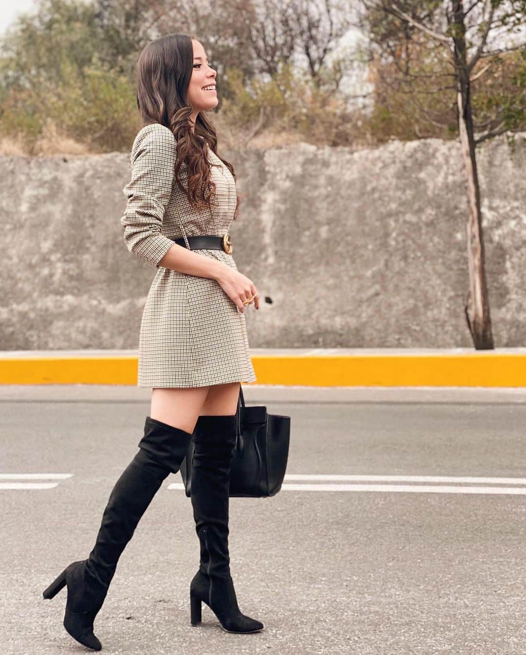 ALDO shoesさんのインスタグラム写真 - (ALDO shoesInstagram)「She’s a show stopper. Turn heads in our statement making over-the-knee boots Maede. Style inspo by the lovely @nasselavalle. #AldoMexico #AldoCrew」1月22日 5時18分 - aldo_shoes