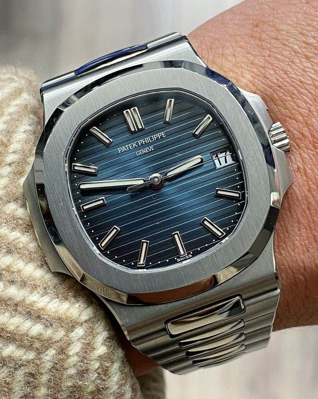 Daily Watchさんのインスタグラム写真 - (Daily WatchInstagram)「The discontinued Patek Philippe Nautilus 5711 in stainless steel. Photo by @mirko1704」1月22日 5時25分 - dailywatch