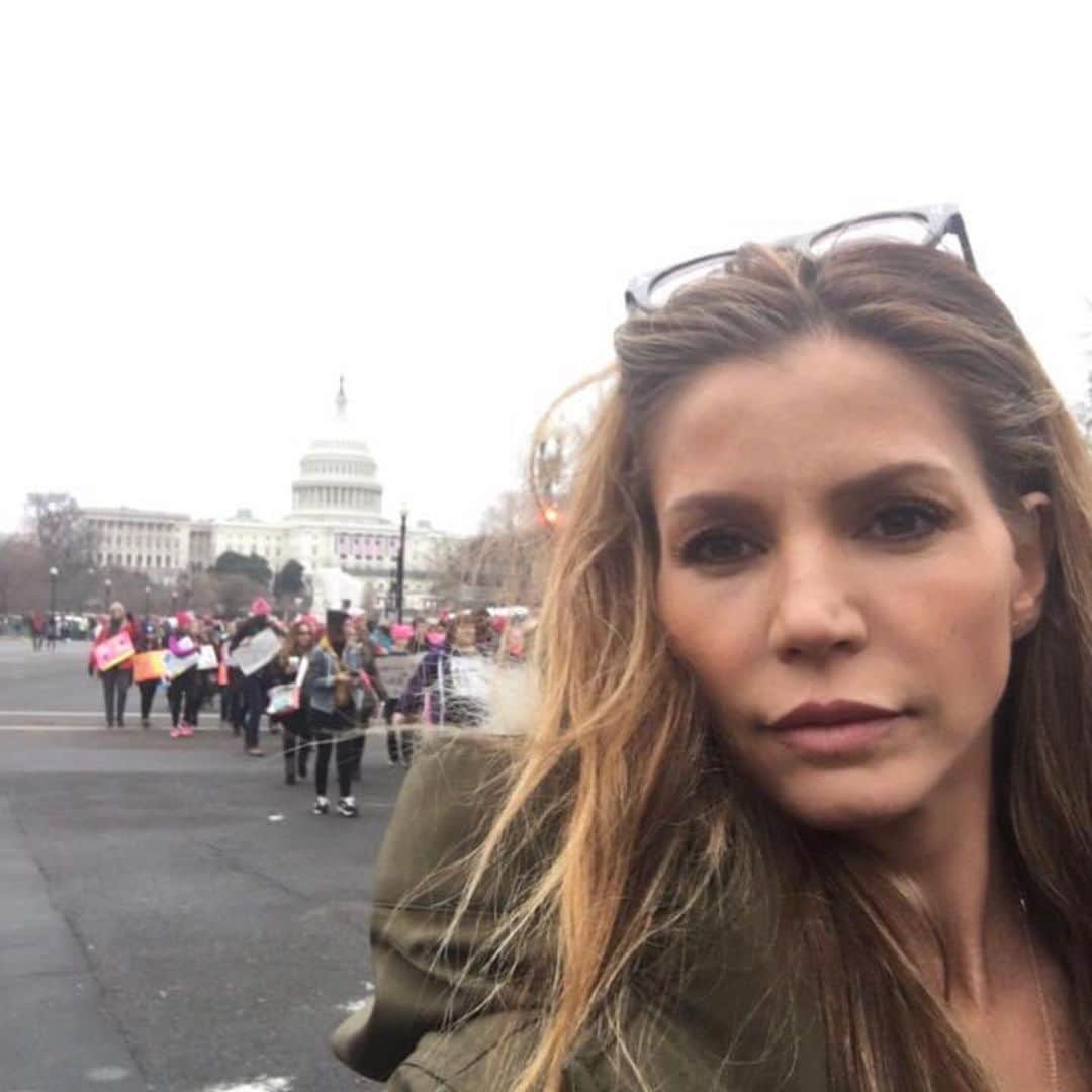 カリスマ・カーペンターさんのインスタグラム写真 - (カリスマ・カーペンターInstagram)「4 years ago on this day I marched on The Mall in D.C. along with nearly half a million other women and between 3-5 million in the US plus 7 million others around the world on 7 different continents. It was powerful! We demonstrated peacefully to remind those in power that women’s rights are human rights. That body autonomy matters. We also gathered to peacefully protest against other agendas by 45’s administration and a broad platform of progressive political positions including native rights and to express environmental concerns. I was also there to advocate on behalf of the National Endowment for the Arts also targeted by 45. This would have also impacted the Institute of Museum and Library Services. Shuttering arts-education and humanities programs leaves life colorless and unimaginative. What are we if we aren’t intellectually elevated, spiritually restored and culturally represented by expressing ourselves through books, poems, music, dance and art? -Dead inside? Machines?   •  As I woke up this morning, after the best night’s sleep in a while, I felt relief that I don’t have to march on the mall today to dissent against all that was being legislated by 45. I don’t have to march for reproduction rights for my nieces, my girlfriends, my son’s future wife or daughter. I don’t have to march against immigration bans, cry out for environmental issues, or job inequality. For LBGTQ+ rights. (For the moment anyway. Keeping a watchful eye though) Today, i don’t have to march because I know there’s an administration at work which is inclusive of the most diverse cabinet ever assembled in our nation’s history. They were elected because they too want to protect Women’s rights and Dreamers. They are accepting of science. They are going to roll out a Covid vaccine plan, get unemployed Americans and small business owners relief payments. They’re keeping Americans homed by implementing emergency eviction moratoriums, helping mortgage holders, uniting families separated at he border, rejoining the WHO, and the Paris Agreement. They will implement gun control (not to be confused w “taking your guns”) which will prevent mass murderers shooting up (cont’d below)」1月22日 5時57分 - charismacarpenter