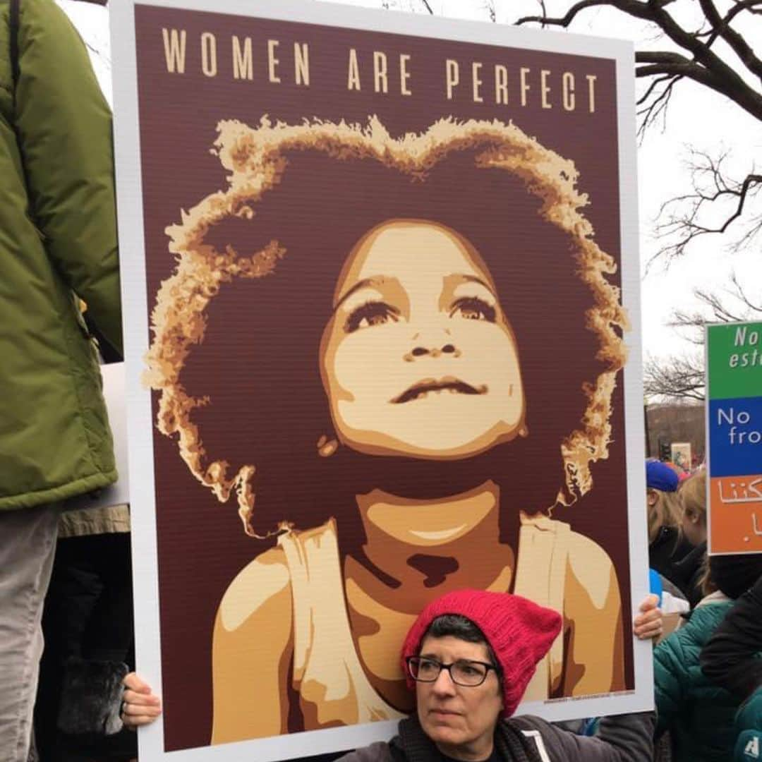 カリスマ・カーペンターさんのインスタグラム写真 - (カリスマ・カーペンターInstagram)「4 years ago on this day I marched on The Mall in D.C. along with nearly half a million other women and between 3-5 million in the US plus 7 million others around the world on 7 different continents. It was powerful! We demonstrated peacefully to remind those in power that women’s rights are human rights. That body autonomy matters. We also gathered to peacefully protest against other agendas by 45’s administration and a broad platform of progressive political positions including native rights and to express environmental concerns. I was also there to advocate on behalf of the National Endowment for the Arts also targeted by 45. This would have also impacted the Institute of Museum and Library Services. Shuttering arts-education and humanities programs leaves life colorless and unimaginative. What are we if we aren’t intellectually elevated, spiritually restored and culturally represented by expressing ourselves through books, poems, music, dance and art? -Dead inside? Machines?   •  As I woke up this morning, after the best night’s sleep in a while, I felt relief that I don’t have to march on the mall today to dissent against all that was being legislated by 45. I don’t have to march for reproduction rights for my nieces, my girlfriends, my son’s future wife or daughter. I don’t have to march against immigration bans, cry out for environmental issues, or job inequality. For LBGTQ+ rights. (For the moment anyway. Keeping a watchful eye though) Today, i don’t have to march because I know there’s an administration at work which is inclusive of the most diverse cabinet ever assembled in our nation’s history. They were elected because they too want to protect Women’s rights and Dreamers. They are accepting of science. They are going to roll out a Covid vaccine plan, get unemployed Americans and small business owners relief payments. They’re keeping Americans homed by implementing emergency eviction moratoriums, helping mortgage holders, uniting families separated at he border, rejoining the WHO, and the Paris Agreement. They will implement gun control (not to be confused w “taking your guns”) which will prevent mass murderers shooting up (cont’d below)」1月22日 5時57分 - charismacarpenter