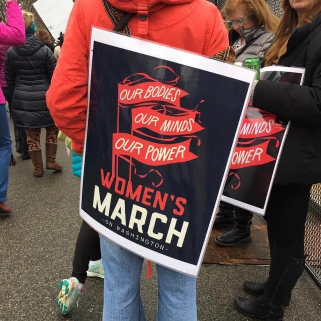 カリスマ・カーペンターさんのインスタグラム写真 - (カリスマ・カーペンターInstagram)「4 years ago on this day I marched on The Mall in D.C. along with nearly half a million other women and between 3-5 million in the US plus 7 million others around the world on 7 different continents. It was powerful! We demonstrated peacefully to remind those in power that women’s rights are human rights. That body autonomy matters. We also gathered to peacefully protest against other agendas by 45’s administration and a broad platform of progressive political positions including native rights and to express environmental concerns. I was also there to advocate on behalf of the National Endowment for the Arts also targeted by 45. This would have also impacted the Institute of Museum and Library Services. Shuttering arts-education and humanities programs leaves life colorless and unimaginative. What are we if we aren’t intellectually elevated, spiritually restored and culturally represented by expressing ourselves through books, poems, music, dance and art? -Dead inside? Machines?   •  As I woke up this morning, after the best night’s sleep in a while, I felt relief that I don’t have to march on the mall today to dissent against all that was being legislated by 45. I don’t have to march for reproduction rights for my nieces, my girlfriends, my son’s future wife or daughter. I don’t have to march against immigration bans, cry out for environmental issues, or job inequality. For LBGTQ+ rights. (For the moment anyway. Keeping a watchful eye though) Today, i don’t have to march because I know there’s an administration at work which is inclusive of the most diverse cabinet ever assembled in our nation’s history. They were elected because they too want to protect Women’s rights and Dreamers. They are accepting of science. They are going to roll out a Covid vaccine plan, get unemployed Americans and small business owners relief payments. They’re keeping Americans homed by implementing emergency eviction moratoriums, helping mortgage holders, uniting families separated at he border, rejoining the WHO, and the Paris Agreement. They will implement gun control (not to be confused w “taking your guns”) which will prevent mass murderers shooting up (cont’d below)」1月22日 5時57分 - charismacarpenter