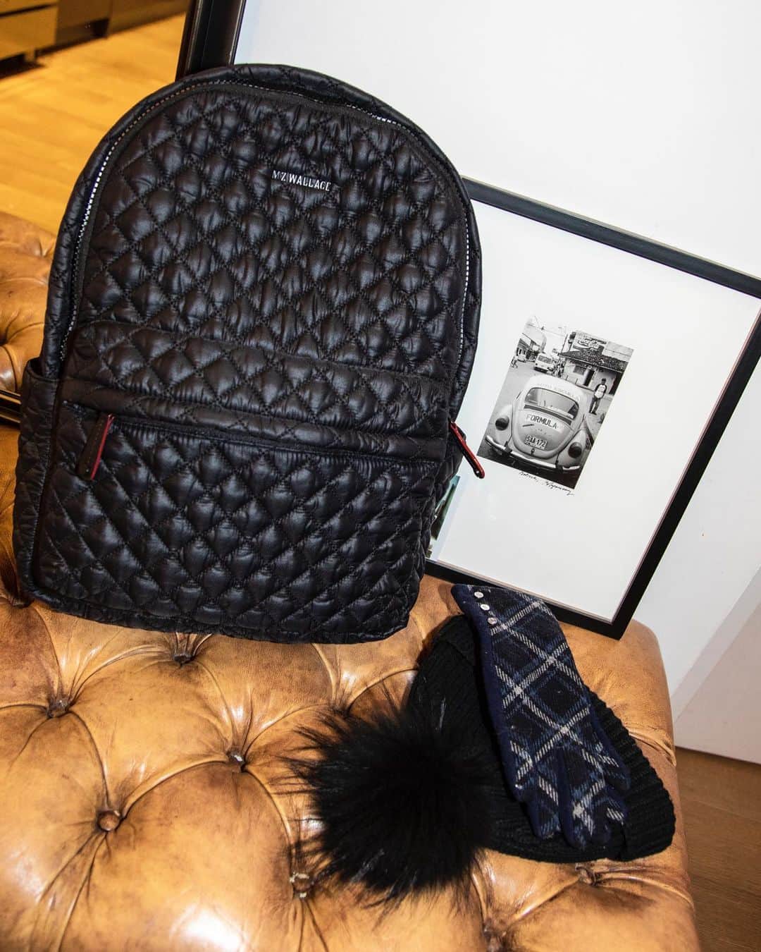 MZウォレスのインスタグラム：「The Metro Backpack Deluxe is so much more than meets the eye. Swipe to see some of it's coolest (and most useful) features. ➡️」