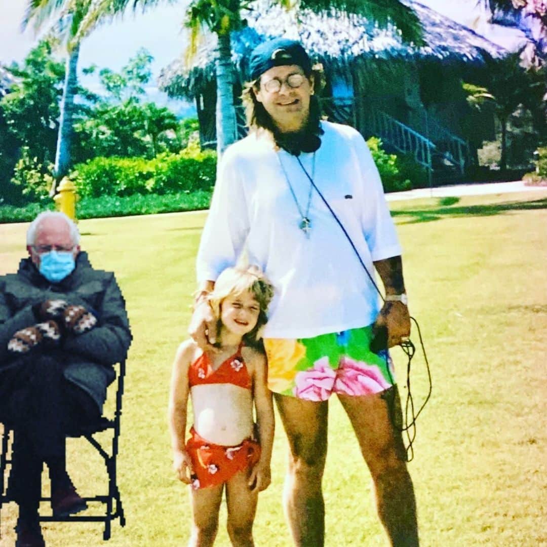 ケリー・オズボーンのインスタグラム：「Where’s Bernie???? Thank you so much @gretabarlowclawson this made me laugh so much. Baby me with dadda!!!!」