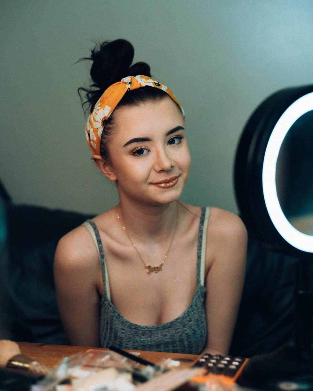 ケリー・イングラムのインスタグラム：「#pr @missguided very kindly gifted me some products from their makeup line😍 here’s a pic of me in isolation with a full face using (almost) all @missguidedbeauty products and I’m ✨obsessed✨ There’s also a video with which products I tried over on my tik tok 💋 #missguided #missguidedbeauty  Photo by: @domi.wolf」