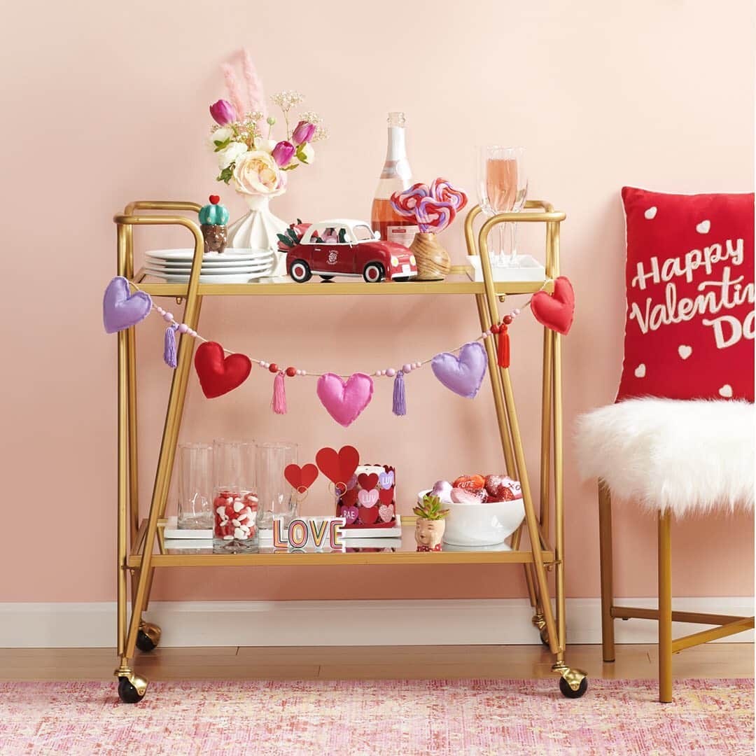 ロック&リパブリックのインスタグラム：「Major 😍! Tap to shop Valentine’s Day decor and use fast + free store pickup. #Kohls」