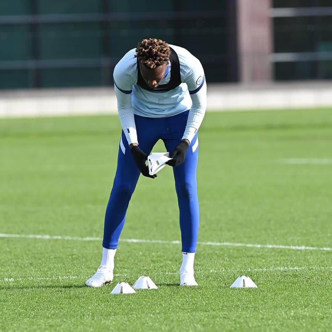 チェルシーFCさんのインスタグラム写真 - (チェルシーFCInstagram)「Some extra work after training. @TammyAbraham 💪⚽️ #CFC #Chelsea」1月22日 6時32分 - chelseafc