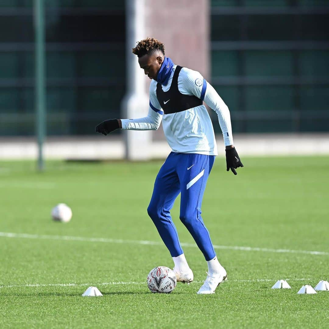 チェルシーFCさんのインスタグラム写真 - (チェルシーFCInstagram)「Some extra work after training. @TammyAbraham 💪⚽️ #CFC #Chelsea」1月22日 6時32分 - chelseafc