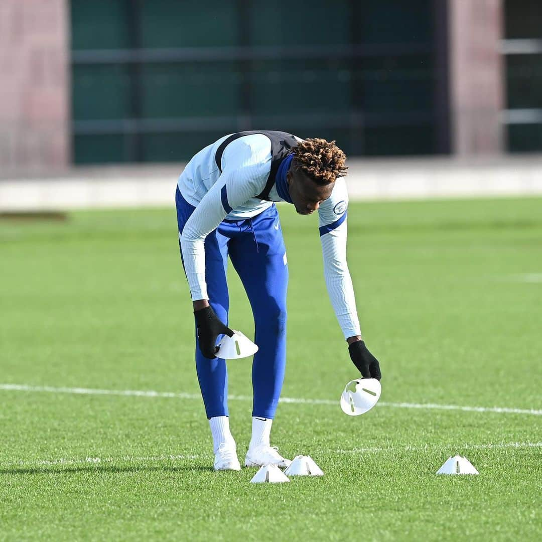 チェルシーFCさんのインスタグラム写真 - (チェルシーFCInstagram)「Some extra work after training. @TammyAbraham 💪⚽️ #CFC #Chelsea」1月22日 6時32分 - chelseafc