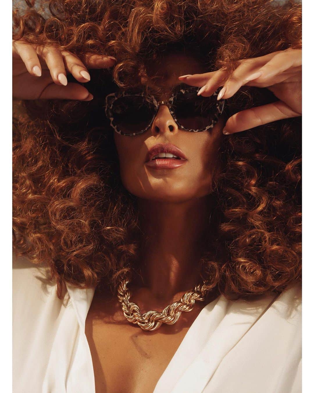 ジュリアナ・パエスのインスタグラム：「Respeita minhas lentes, brow! 😎(e minha juba tbm!!!!)」