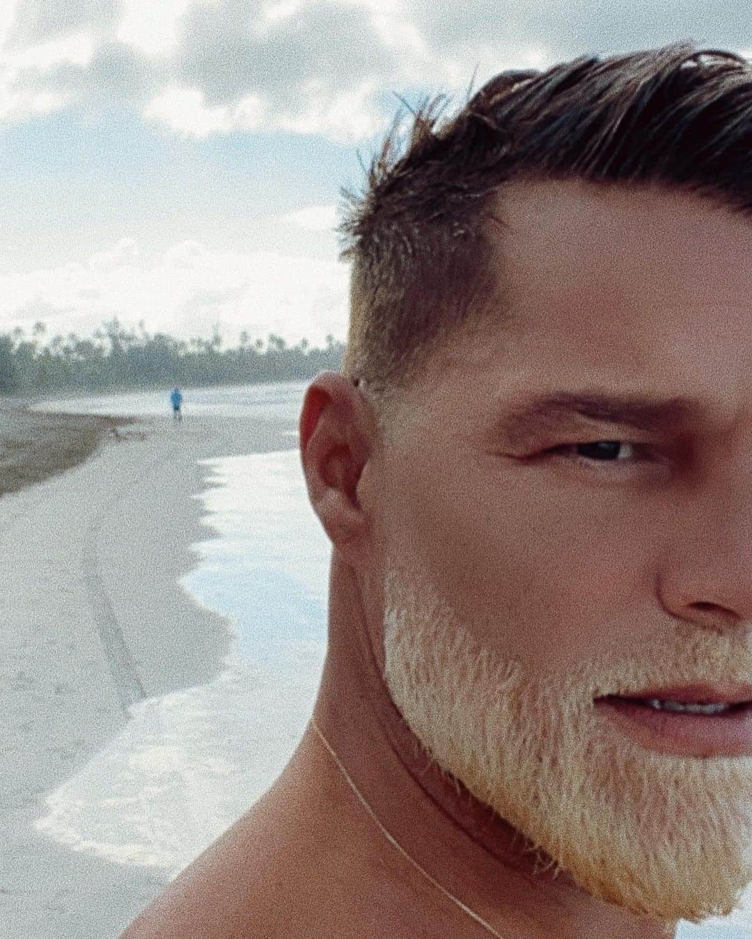 リッキー・マーティンさんのインスタグラム写真 - (リッキー・マーティンInstagram)「When bored, bleach.」1月22日 6時35分 - ricky_martin