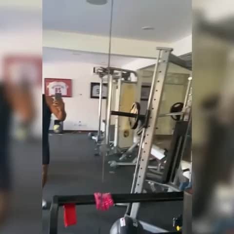 ホセ・レイエスのインスタグラム：「Makumba...... I’m back 🤷🏿‍♂️」