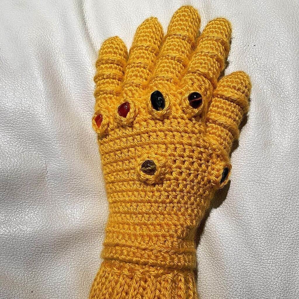 Marvel Entertainmentさんのインスタグラム写真 - (Marvel EntertainmentInstagram)「Snaps for these talented fans! Wait. 🤔 Take a look at some of our favorite #MarvelMission: Infinity Gauntlet DIY creations! See more on Marvel.com.」1月22日 6時36分 - marvel