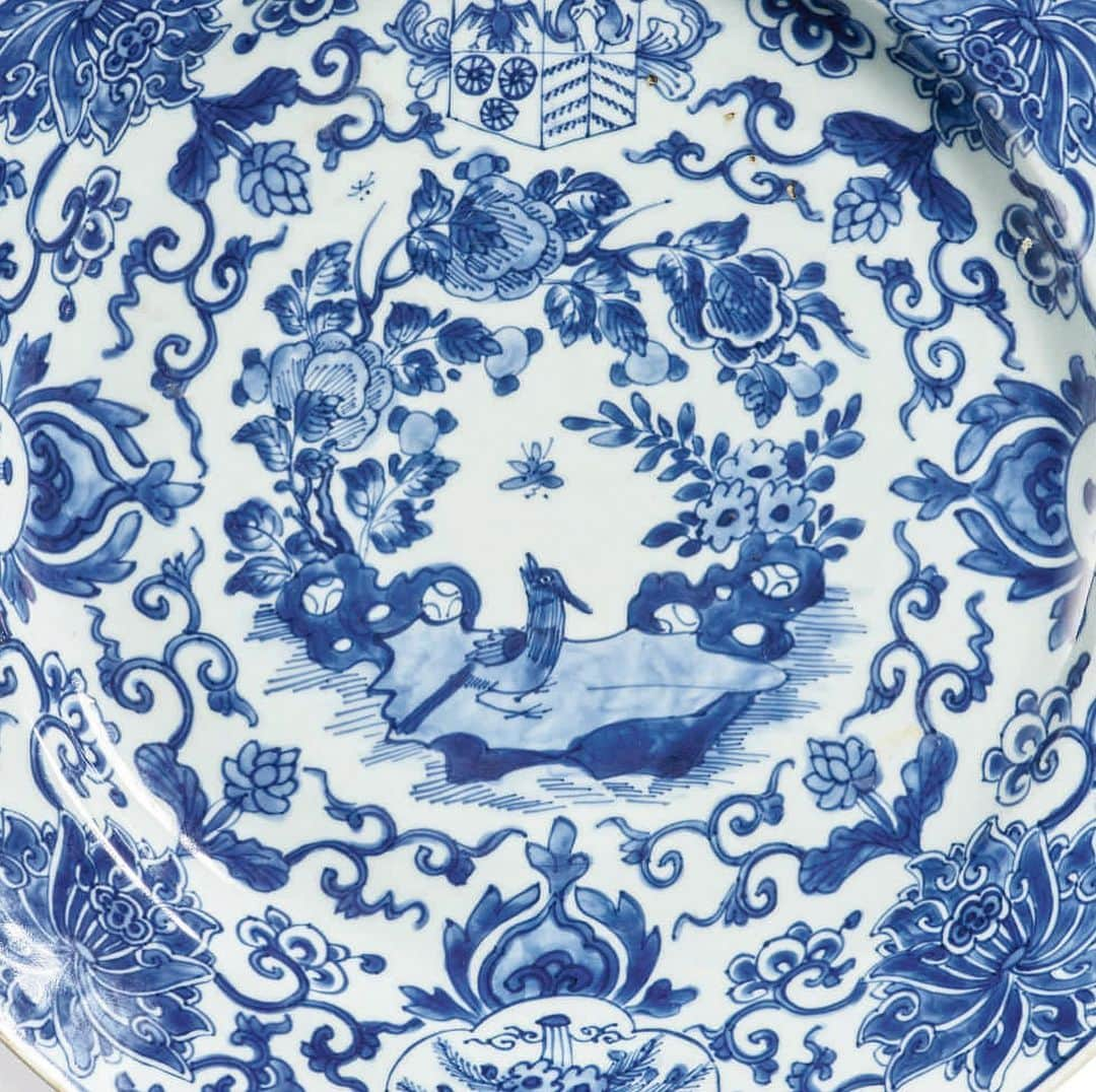 サザビーズさんのインスタグラム写真 - (サザビーズInstagram)「Head to the link in bio to explore the stunning selection of Chinese export art on offer in our Important Americana sale, including these eye-catching Qing Dynasty plates.   Don’t miss your chance to bid in our Americana Week auctions, now open for bidding through tomorrow, 22 January. #SothebysAmericana #ChineseExport #plates #porcelain #ceramics」1月22日 6時38分 - sothebys