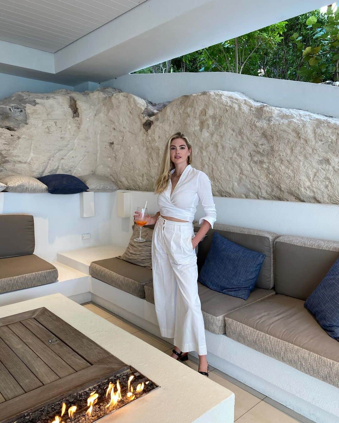 ケイト・アプトンのインスタグラム：「Vacay vibes 🤍 #TBT」