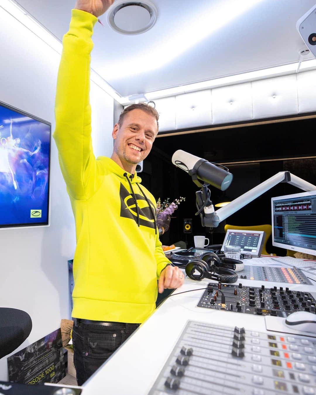 Armin Van Buurenのインスタグラム：「#ASOT1000 is a wrap! Reaching this milestone with your ongoing support has been indescribable. Me, @rubenderonde and the whole @asotlive team would like to thank all of you from the bottom of our hearts! And huge thanks to everyone who voted for my collab with the amazing @susanavocalist 'Shivers'. 🙌  #ASOTTop1000」