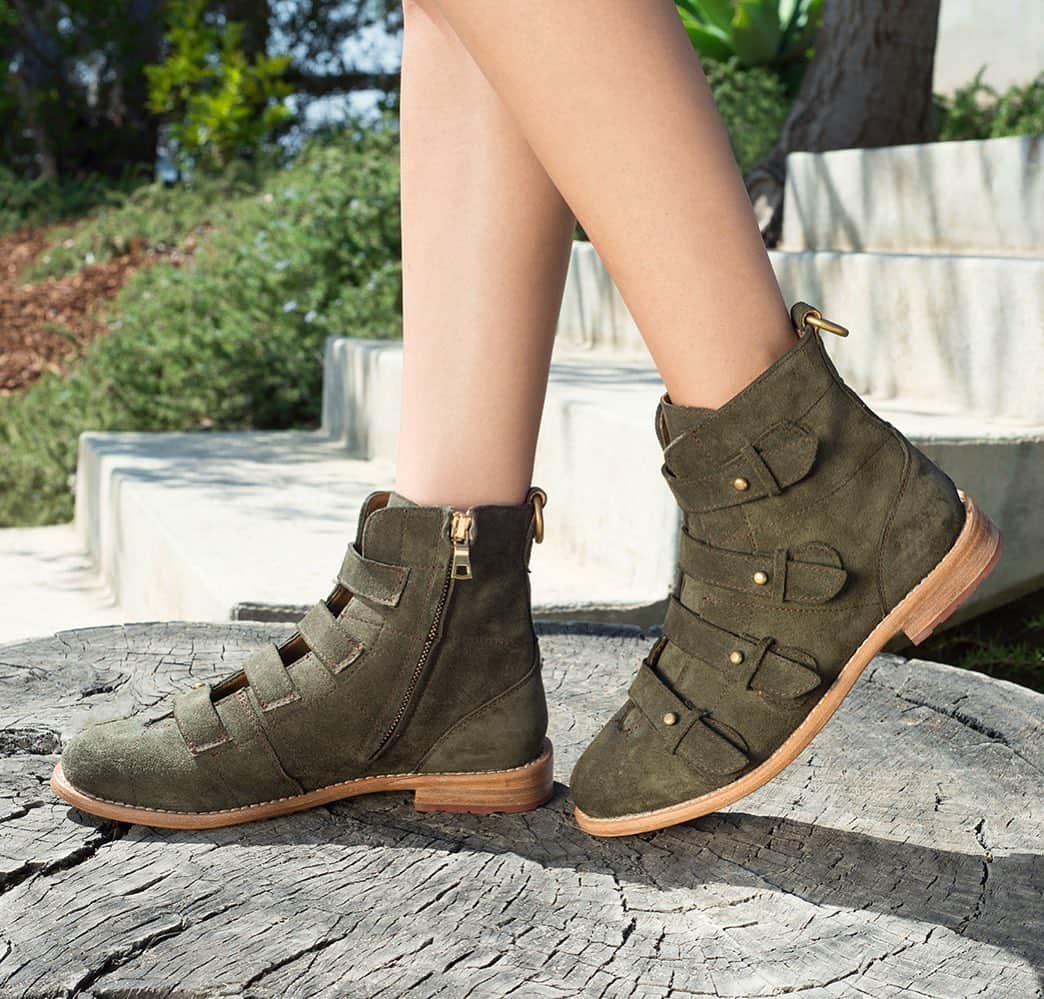 のインスタグラム：「Check out our super chic Hiker Boot now on SALE!   Style this beautiful boots in green suede, solid brass inside zipper, and brass prong for adjustability on straps, and "O" rings for pull. Fully leather lined and padded memory foam insole, and a red lug sole with leather.   SHOP NOW at CalleenCordero.com」