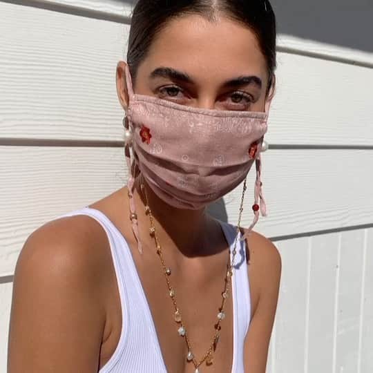 チャンルーのインスタグラム：「Restock 🚨 Our favorite pearl and stone mask chains are back in stock! Pro tip, our mask chains double as a necklace.」