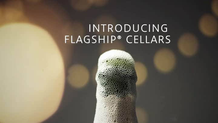 アメリカン航空のインスタグラム：「Relax and 🍷unwine-d🍷 while listening to the sounds of American's new Flagship® Cellars at-home wine experience. Order yours today! — link in bio!」
