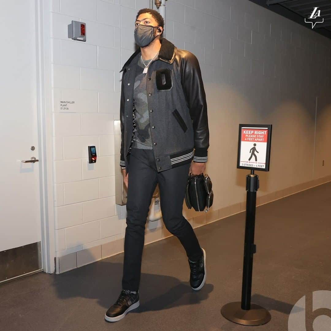 Los Angeles Lakersさんのインスタグラム写真 - (Los Angeles LakersInstagram)「Road Show hits Milwaukee. #LakeShow」1月22日 7時52分 - lakers