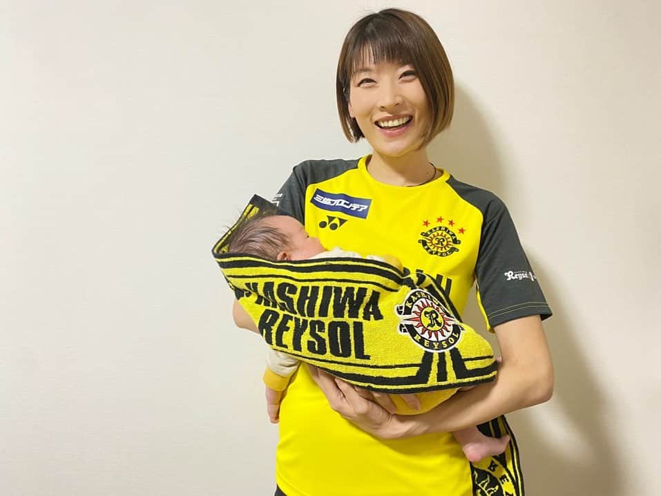 西谷綾子のインスタグラム：「⚽️💛 パッパラー河合さんの 「パッパラー河合の檄！レイソル日記」に あや吉を紹介して頂きました✨☺️‼️  https://blog.reysol.co.jp/papala/  3枚目📸お休みに入る前の 昨年10/25「ライジングレイソル」の時☺️ 佐藤大さん😆❣️  #柏レイソル #応援番組mc #ライジングレイソル #一緒にレイソル全力応援☺︎♪」