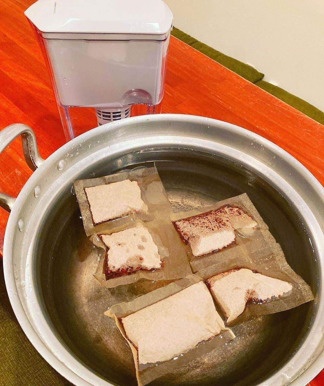 公式【サロン集客の達人】さんのインスタグラム写真 - (公式【サロン集客の達人】Instagram)「Repost from @shakarikiz   ランチタイムでお出ししている、麦茶ですが、リセラさんの濾過水でお出ししております！　味や香りがよく出る！　人の家の麦茶は独特ですけど、なんか懐かしいですよね♪  #しゃかりき#まかないカレー#リセラ公式アンバサダー #麦茶#新宿御苑前#懐かしい味」1月22日 8時04分 - hyper_organogermanium100