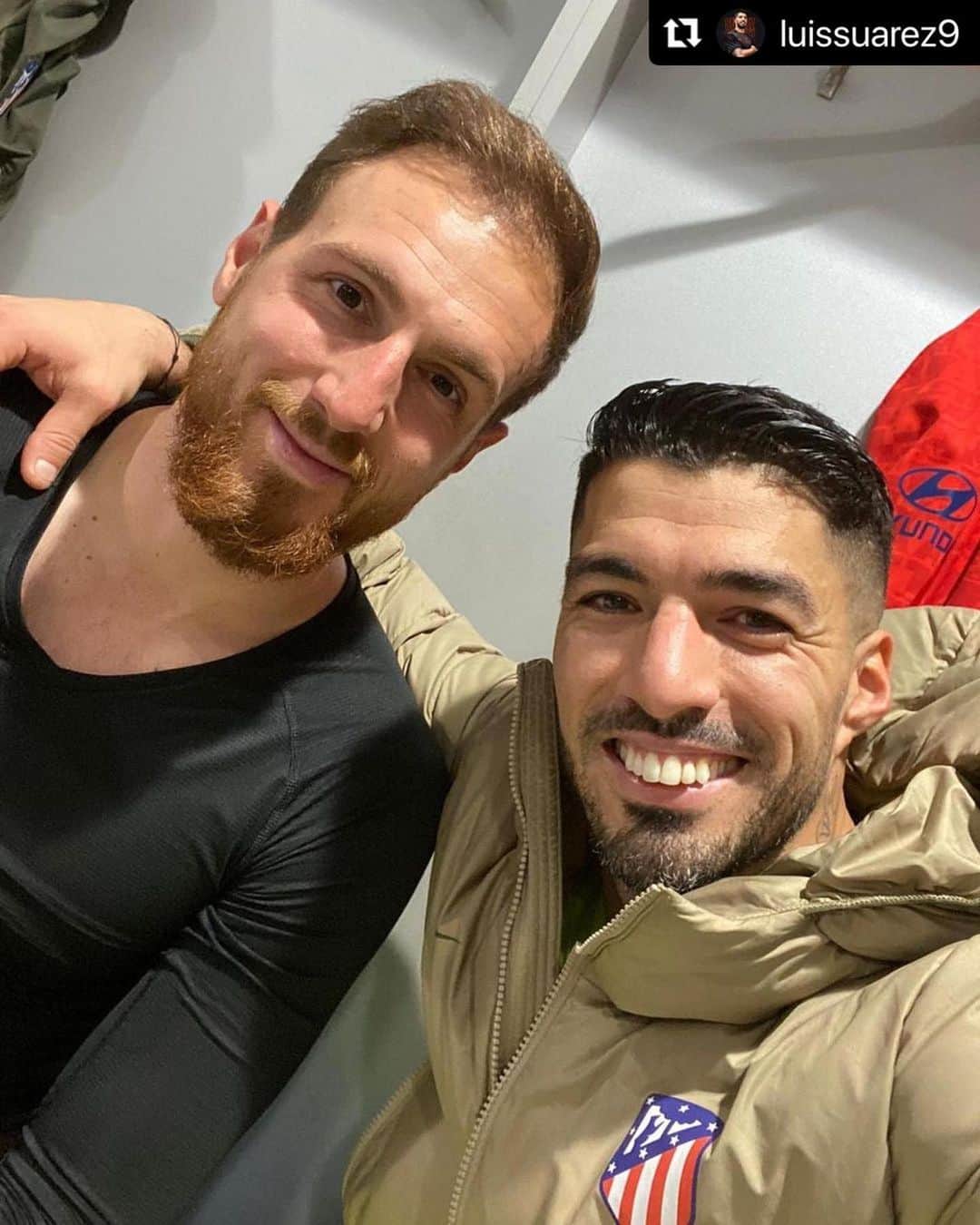 ヤン・オブラクのインスタグラム：「Vamossss!!! 💪🏻💪🏻💪🏻  #Repost @luissuarez9  ・・・  Vamosssssssssssss 👊👊👊👊👊 Partido importantísimo para seguir arriba! 🔴⚪️ #siemprepositivo #aseguirasi @oblakjan」