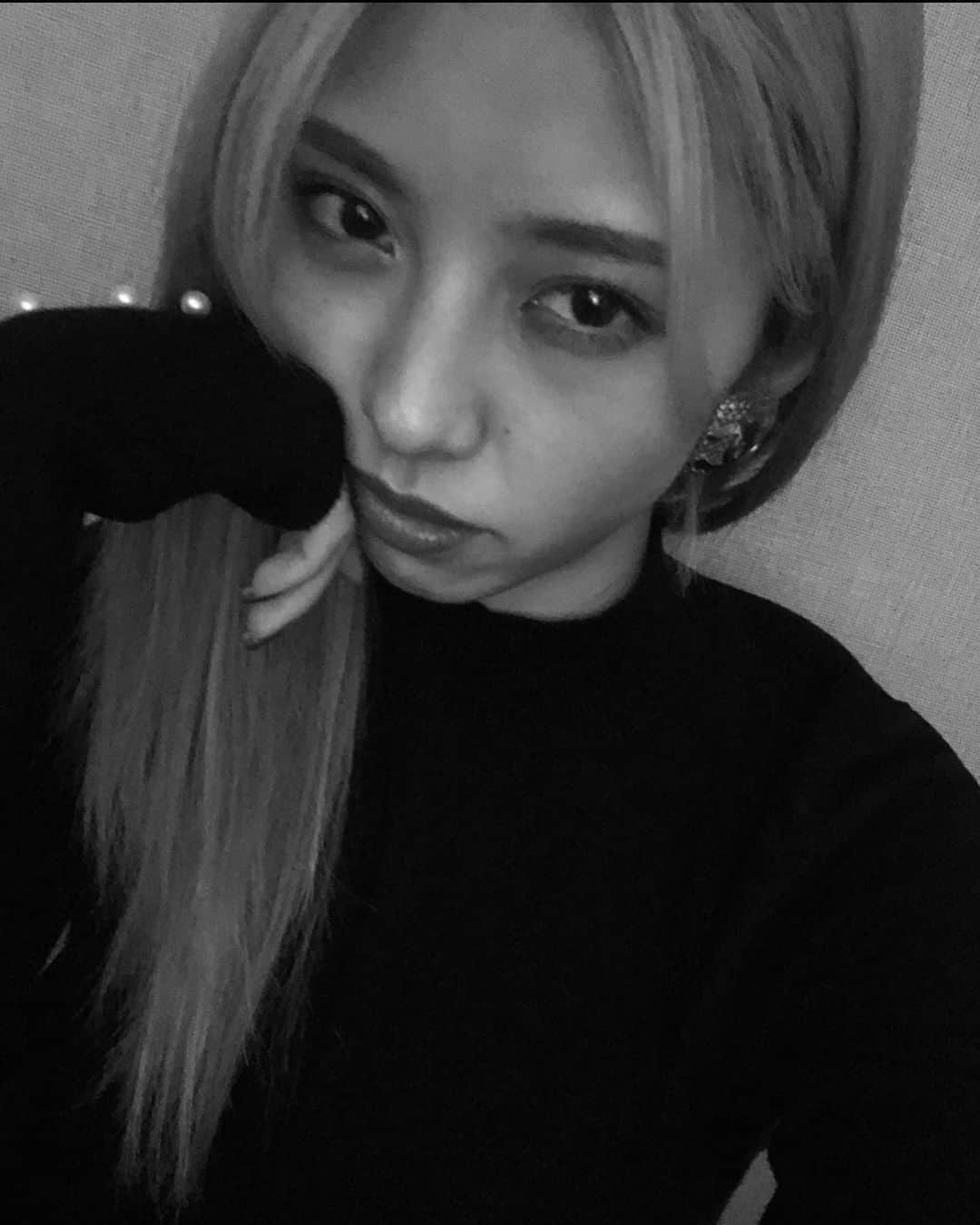 SAYAKAさんのインスタグラム写真 - (SAYAKAInstagram)「気分変えたくて 前髪ちょっと切りました🤍」1月22日 19時08分 - im_sayaka_official