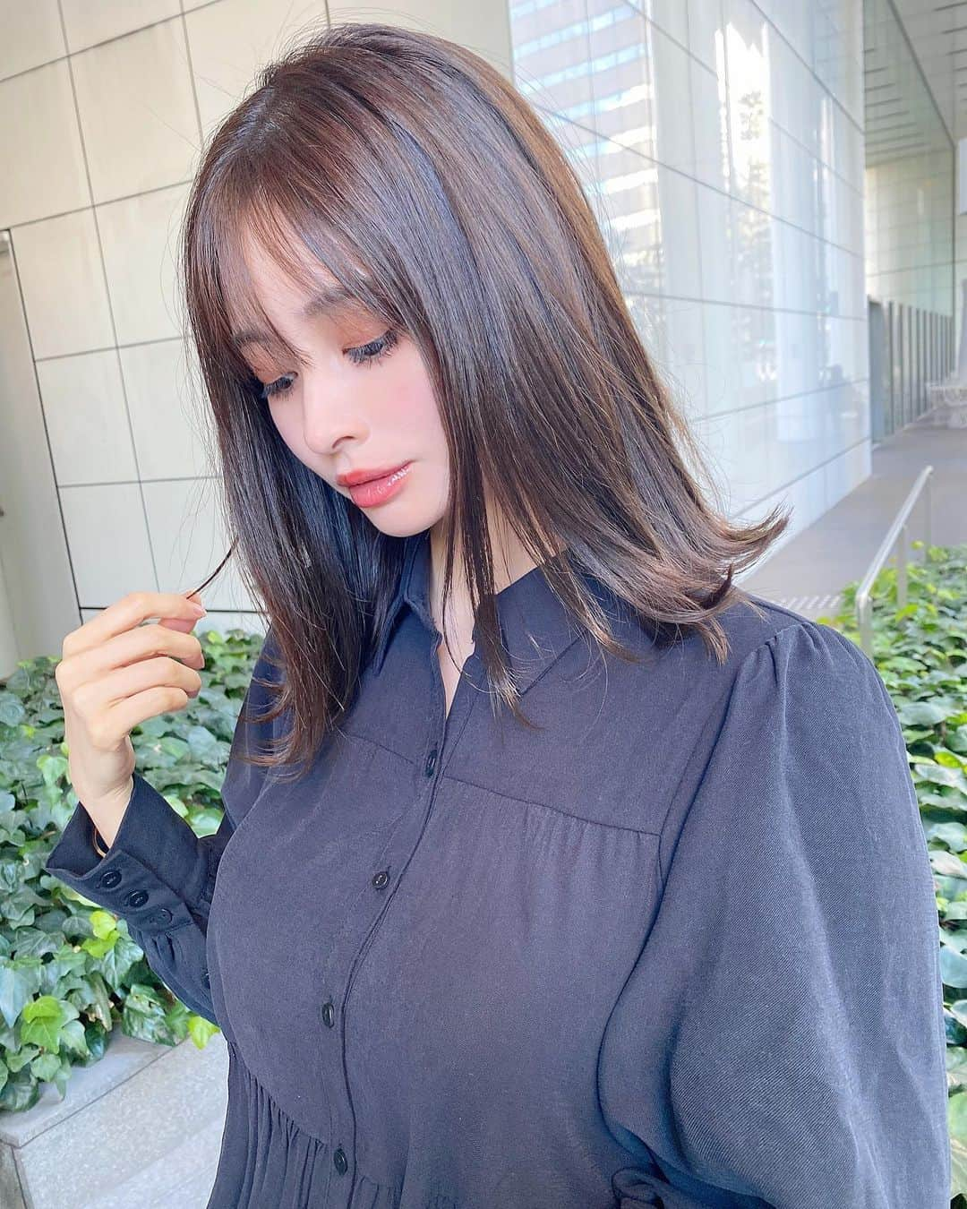 得あゆさんのインスタグラム写真 - (得あゆInstagram)「new hair🤎🤍🤎🤍 大阪で美容室行くならここ🤍 @naoki.hair さんにお任せしましたっ 友達に紹介してもらって 可愛いヘアスタイル沢山なので 安心しておまかせできました〜🤍 ・ lipはプロデュースしてる @anakiss.official 💄 お気に入りの口紅塗ってから 重ねるのにハマってる❤️ うるうる❤️ぷるぷるなるよ❤️ ・ ・ ・ ・ ・ ・ ・ ・ ・ ・ ・ ・ ・ ・ ・ ・ #イメチェン#透明感#トリートメント#ヘアカラー#前髪#ヘアスタイル#美容#美容室#サロン#サロンモデル#大阪美容室#大阪#大阪グルメ#さらさら#ヘアカット#ナチュラルメイク#ミディアムヘア#ボブ#お洒落さんと繋がりたい#女子力#インスタ映え#撮影#ブラックコーデ#シャツ#関西モデル#大阪サロンモデル#haircolor#hairstyle#japanesegirl#osaka」1月22日 19時08分 - tokuayu819