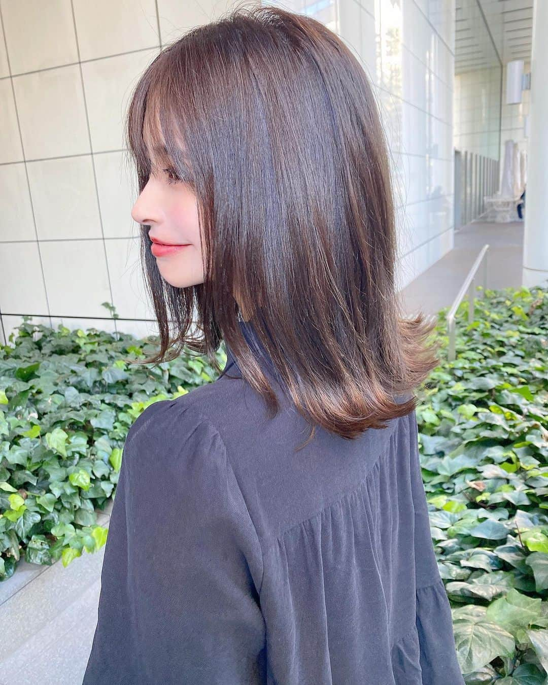 得あゆさんのインスタグラム写真 - (得あゆInstagram)「new hair🤎🤍🤎🤍 大阪で美容室行くならここ🤍 @naoki.hair さんにお任せしましたっ 友達に紹介してもらって 可愛いヘアスタイル沢山なので 安心しておまかせできました〜🤍 ・ lipはプロデュースしてる @anakiss.official 💄 お気に入りの口紅塗ってから 重ねるのにハマってる❤️ うるうる❤️ぷるぷるなるよ❤️ ・ ・ ・ ・ ・ ・ ・ ・ ・ ・ ・ ・ ・ ・ ・ ・ #イメチェン#透明感#トリートメント#ヘアカラー#前髪#ヘアスタイル#美容#美容室#サロン#サロンモデル#大阪美容室#大阪#大阪グルメ#さらさら#ヘアカット#ナチュラルメイク#ミディアムヘア#ボブ#お洒落さんと繋がりたい#女子力#インスタ映え#撮影#ブラックコーデ#シャツ#関西モデル#大阪サロンモデル#haircolor#hairstyle#japanesegirl#osaka」1月22日 19時08分 - tokuayu819