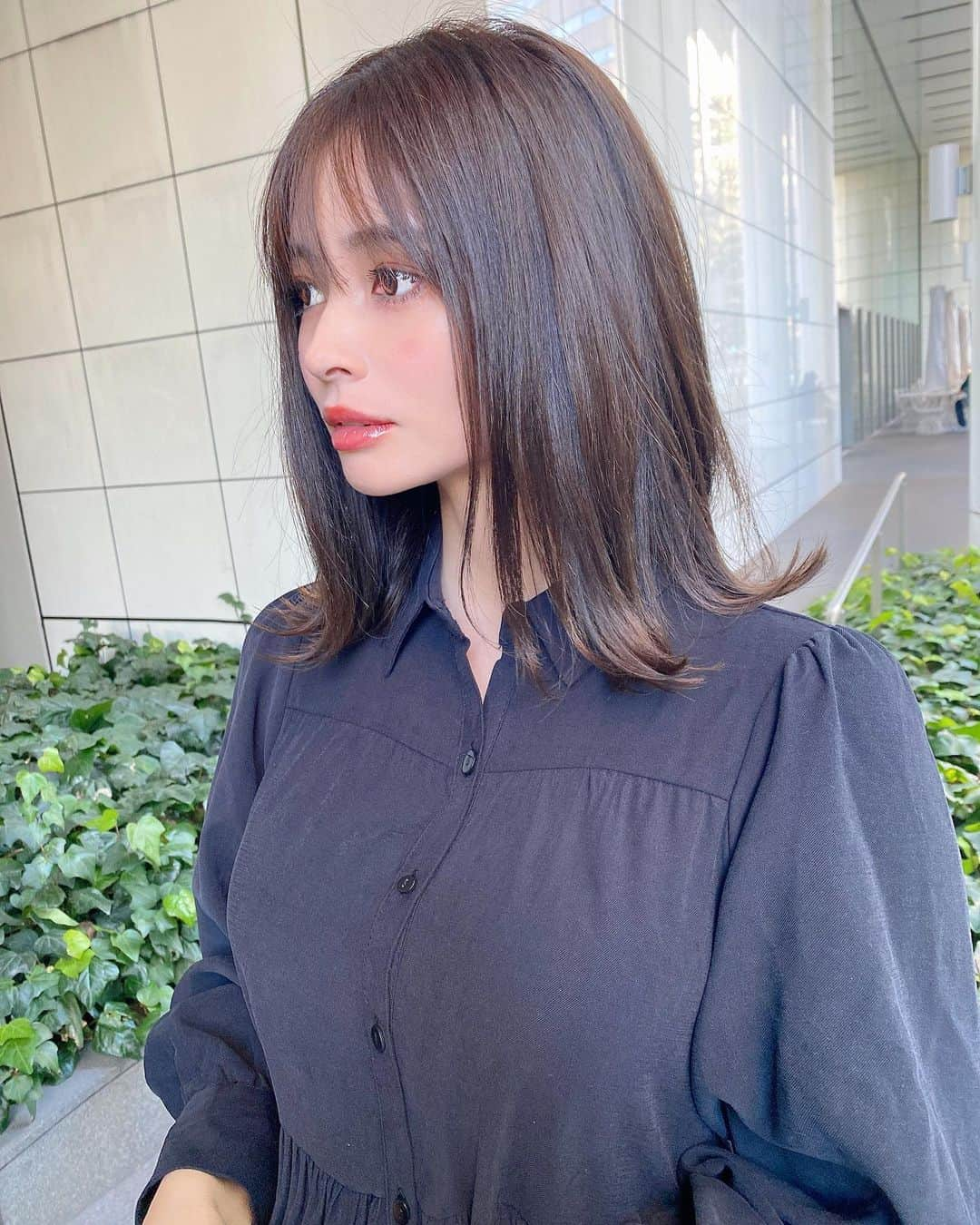 得あゆさんのインスタグラム写真 - (得あゆInstagram)「new hair🤎🤍🤎🤍 大阪で美容室行くならここ🤍 @naoki.hair さんにお任せしましたっ 友達に紹介してもらって 可愛いヘアスタイル沢山なので 安心しておまかせできました〜🤍 ・ lipはプロデュースしてる @anakiss.official 💄 お気に入りの口紅塗ってから 重ねるのにハマってる❤️ うるうる❤️ぷるぷるなるよ❤️ ・ ・ ・ ・ ・ ・ ・ ・ ・ ・ ・ ・ ・ ・ ・ ・ #イメチェン#透明感#トリートメント#ヘアカラー#前髪#ヘアスタイル#美容#美容室#サロン#サロンモデル#大阪美容室#大阪#大阪グルメ#さらさら#ヘアカット#ナチュラルメイク#ミディアムヘア#ボブ#お洒落さんと繋がりたい#女子力#インスタ映え#撮影#ブラックコーデ#シャツ#関西モデル#大阪サロンモデル#haircolor#hairstyle#japanesegirl#osaka」1月22日 19時08分 - tokuayu819