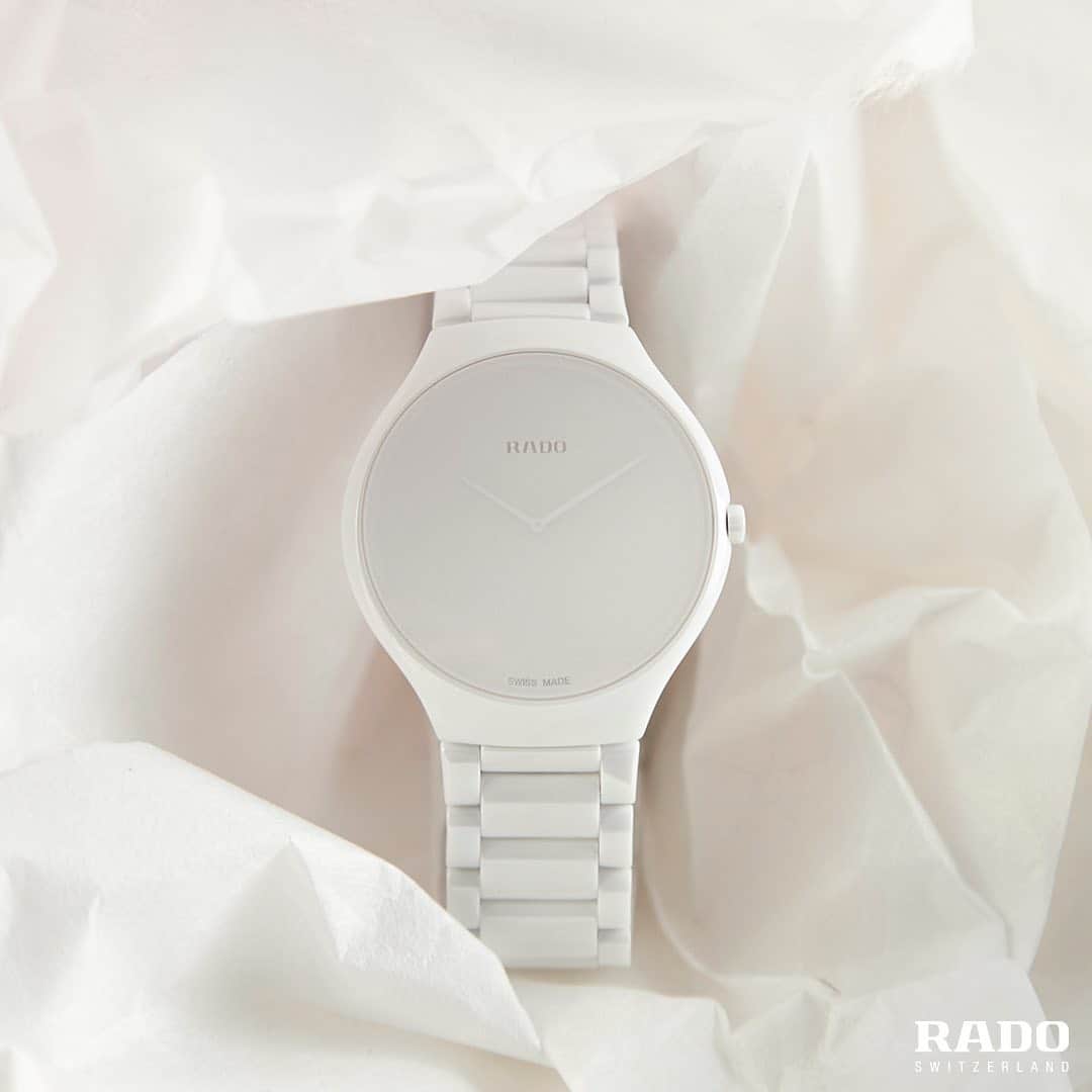 のインスタグラム：「Find the time to take a step back with the new True Thinline Stillness. Designed exclusively by @lidewijedelkoort, delivering a modern twist on the classic concept ‘less is more’. #RadoTrueThinlineStillness #RadoxLiEdelkoort #Feelit」