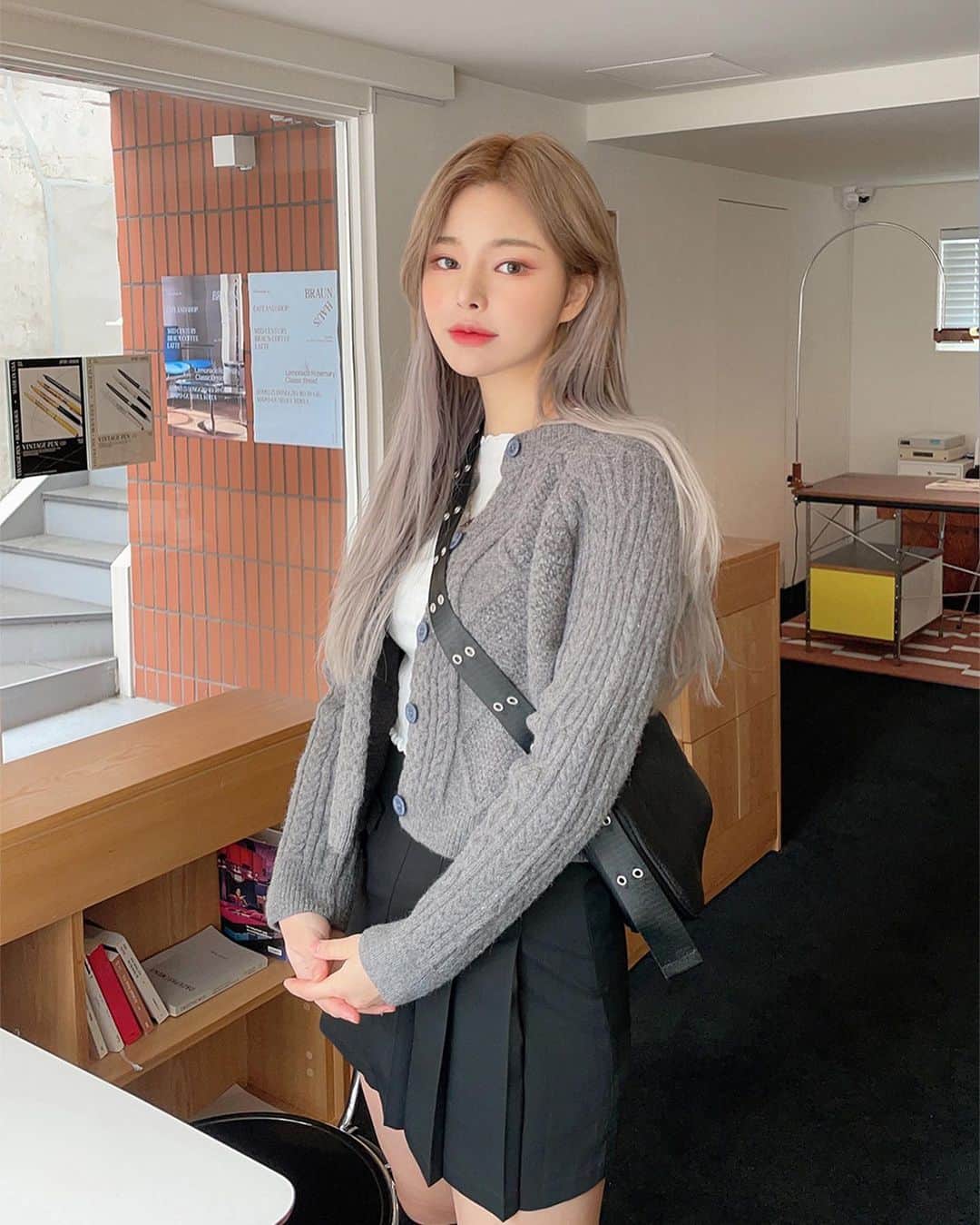 Chuuのインスタグラム：「🎀츄X셀럽쇼퍼🎀  @jaymee4u 제이미포유님과 함께 한 봄신상 촬영🧡 이번에도 예쁜 옷들이 가득해요🌷 아름다움 뿜뿜하는 제이미포유님의 스타일 보러 놀러오세요☺️  #chuu#츄#셀럽쇼퍼#봄신상#데일리룩#데일리코디#코디추천#좋아요」