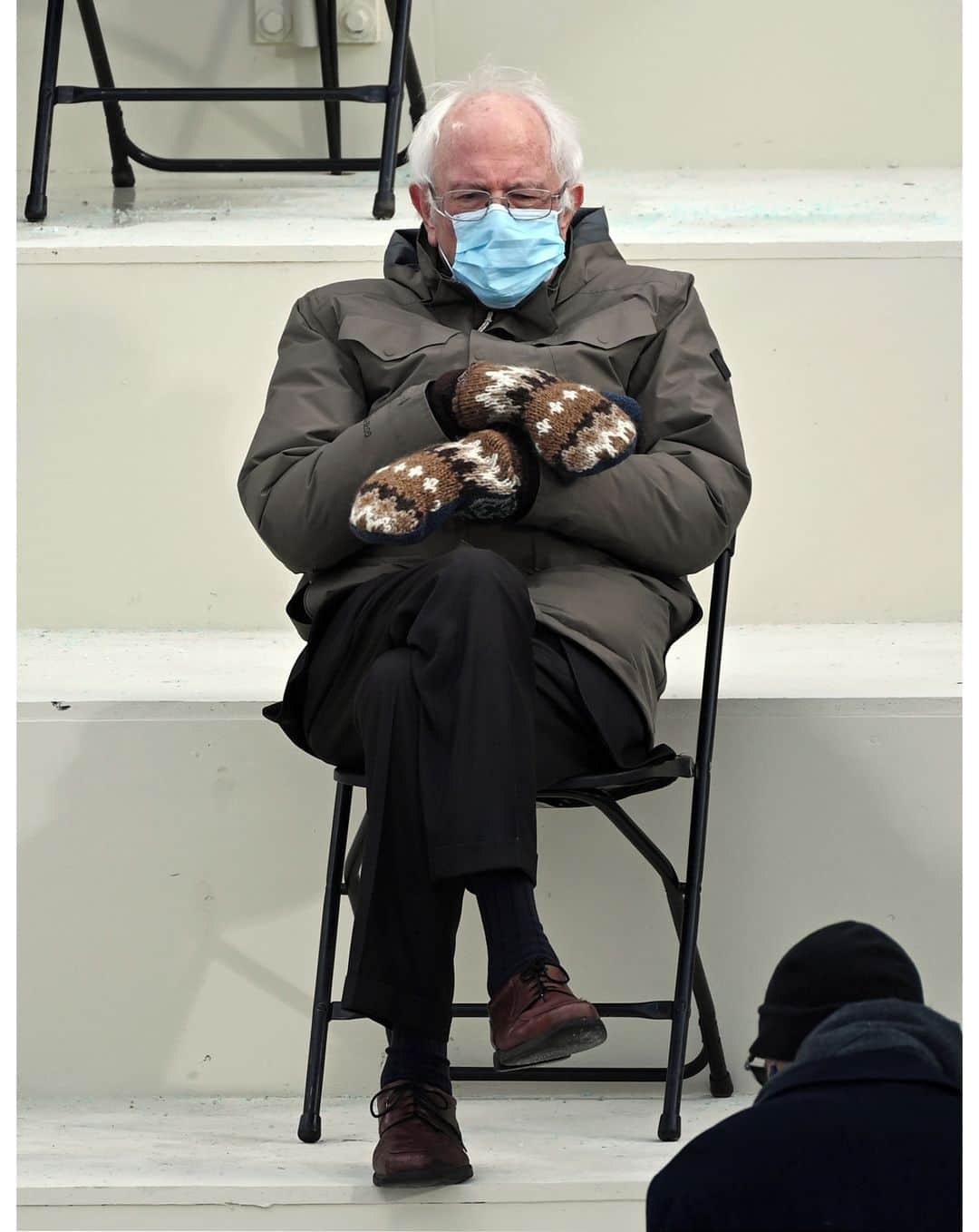 AFP通信さんのインスタグラム写真 - (AFP通信Instagram)「AFP Photo 📷 @bsmialowski - Bundled-up Bernie: 'anti-fashion' Sanders sparks inauguration meme storm -⁣ .⁣ Standing out in a crowd of glamorously dressed guests, Bernie Sanders showed up for the US presidential inauguration in a heavy winter jacket and patterned mittens -- with an AFP photo of the veteran leftist spawning the first viral meme of the Biden era.⁣ .⁣ The senator from the northeastern state of Vermont, beloved by supporters for his earnest and seemingly grumpy style, was seated alone at the socially distanced event Wednesday where Joe Biden took oath as president.⁣ .⁣ Social media users quickly pounced on AFP photographer Brendan Smialowski's shot of a bundled-up Sanders sitting cross-legged, superimposing it on a wide variety of images.⁣ .⁣ #BernieSanders #BernieSandersMemes #FeelTheBern #BidenInauguration #inaugurationday #bernie #berniememes」1月22日 17時45分 - afpphoto