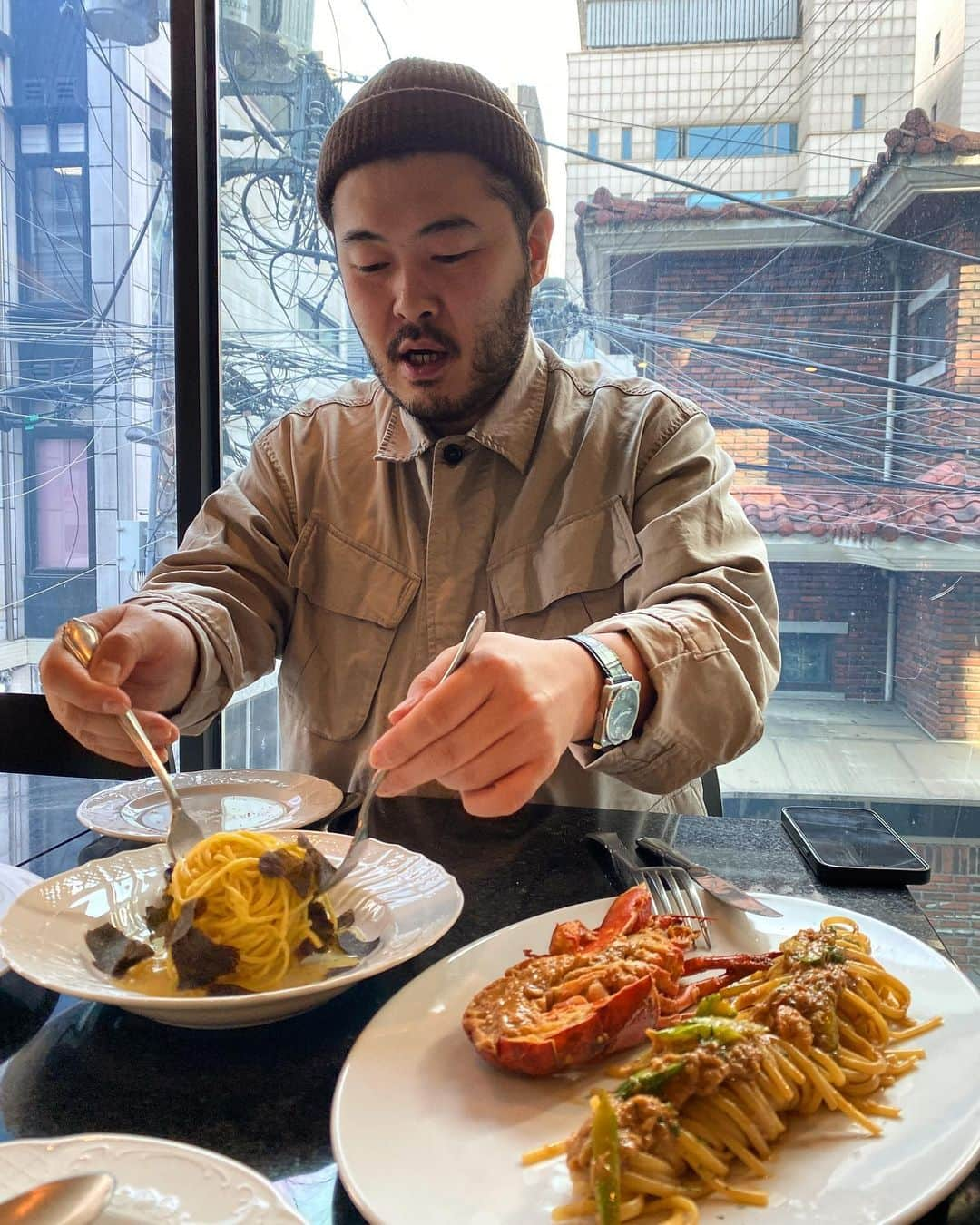 キム・ギバンさんのインスタグラム写真 - (キム・ギバンInstagram)「. 맛있는 거 앞에선.. 감정을 잘 못 감추는 편.. . #뜨라또리아샘킴  #파스타계의명품」1月22日 17時48分 - kimkibangbang