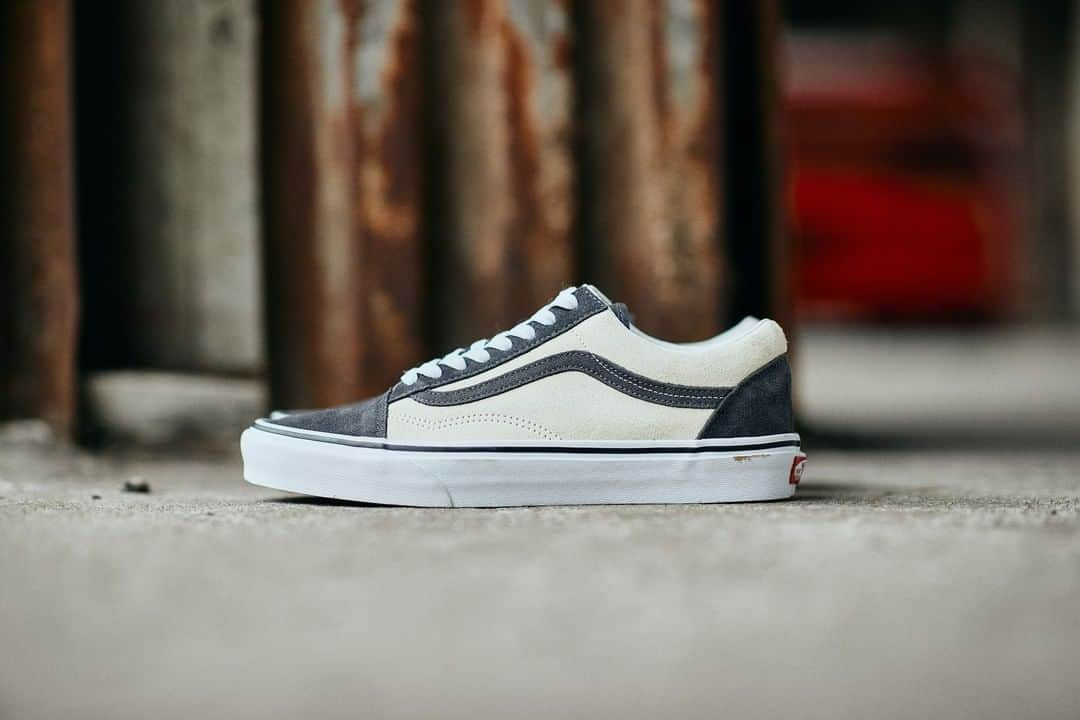 ABCマートさんのインスタグラム写真 - (ABCマートInstagram)「. ＜NEW IN>  VANS OLDSKOOL ASPHALT/AFTERG D.BLUES/GRAY P.ROYALE/BLUE ￥8,000+TAX   VANSの代表モデル・OLD SKOOLより2トーンカラーで構成されたOLDSKOOLが登場。どんなスタイルにもマッチしやすい1足は持っておきたいスニーカー。  #abcmart #abcgs #vans #vansjapan #oudskool #オールドスクール #ヴァンズ #バンズ  @abc_mart_japan @vansjapan」1月22日 18時01分 - abc_mart_japan