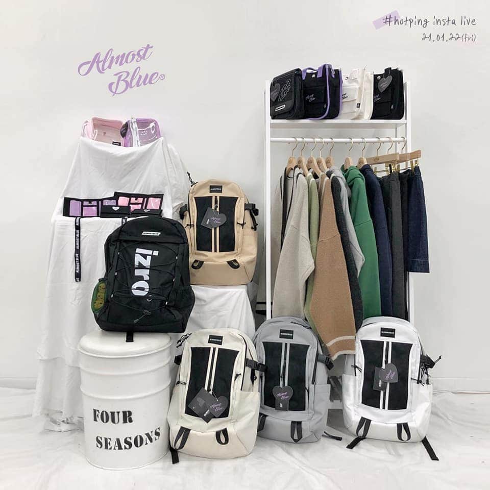 のインスタグラム：「本日のインスタライブは🎥<ALMOSTBLUE✖️HOTPINGカジュアルコーデ紹介>🧡 ー   今回は韓国の若者から芸能人、K-POPアイドルまで！たくさんの方に愛されているALMOSTBLUEのバックと小物をご紹介しました👾🔆 -   またALMOSTBLUEに似合うHOTPINGカジュアルコーデもご紹介しました🤗💕 -   これからの時期にオシャレさんの仲間入り間違いなしのトレンドアイテム！是非チェックしてみてください💘   ー   見逃しちゃった方はIGTV📺から見てみてください♥️ ー   💕ライブへのご意見・ご感想などこれからしてほしいコーデやアイテム紹介など、コメントで質問も沢山おまちしてます💕 - 💗プロフィールリンクをクリックすると商品購入ページに繋がります💗  - #almostblue #얼모스트블루 #カジュアル  #スタッフ #ライブ #インスタライブ」