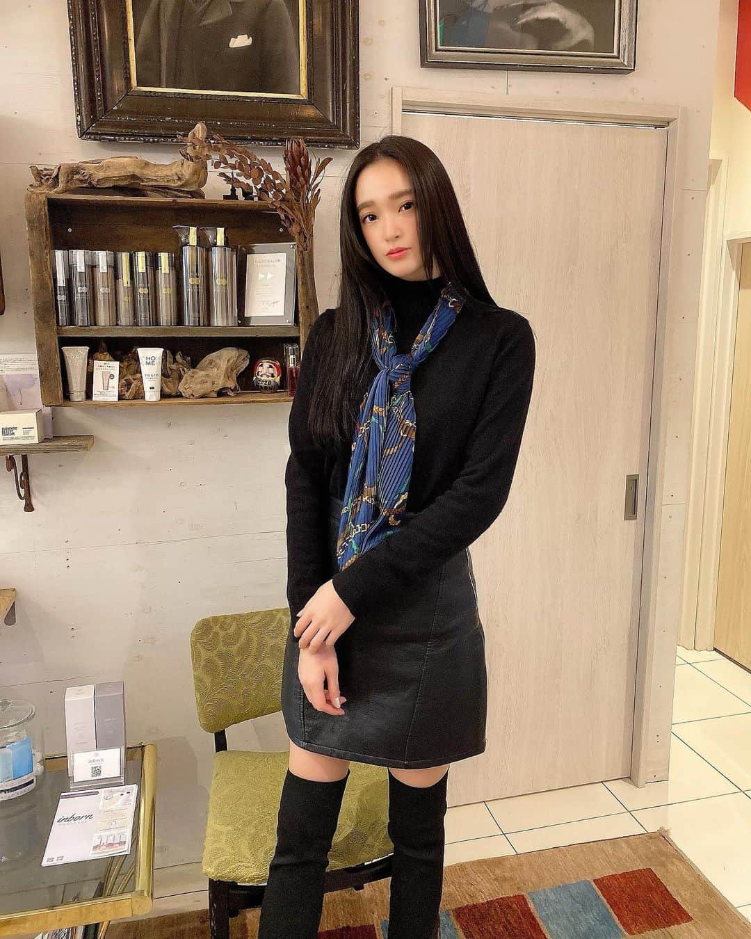 のインスタグラム：「@cupola_omotesando さんで今年初のヘアメンテしてきました✨ 今回もいつもと同じ暗めのマット系のカラーとトリートメントでサラ艶にして頂きました✨✨ 髪の毛が綺麗になるとやっぱり気分が上がります❣️ @tatsuma23 さんいつも有り難うございます😊  #hair #hairstyle #haircolor #hairsalon #cupola #cupolaomotesando #omotesando #クーポラ表参道 #美容室 #表参道 #艶髪 #髪質改善 #髪質改善トリートメント #ストレートヘア #ファッション」