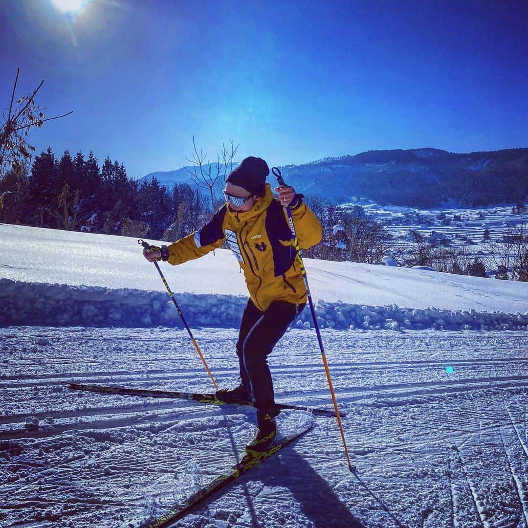 竹内択さんのインスタグラム写真 - (竹内択Instagram)「For the first time in 17 years😂 🌞＋⛷=❤️ 高1ぶりのクロカンで意外とむずくてびっくり。😂 #クロカン #クロスカントリースキー #高1ぶり #楽しかった #チームタクにクロカン選手ってどう？ #他のスキー競技もありってどう？ #なんでもありってどう？ #itoen #伊藤園 #densen #デンセン #washimori #神仏の鷲森 #bwt #oakley #fruitswax #superfeet #teamtaku #tt #fisskijumping #skijumping #チームtaku #チームタク #スキージャンプ #takutakeuchi #竹内択 @teamtakuofficial @oiocha_cp @besserwasser @oakleyjapan @superfeet @fruitwaxofficial」1月22日 18時08分 - taqtakeuchi